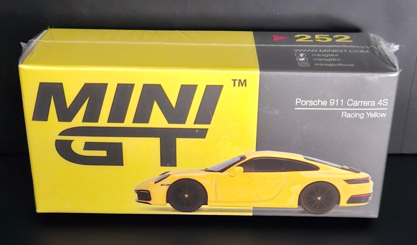 MiniGT Porsche 911 Carrera 4S - #252